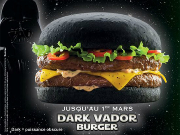 Một nhà hàng thức ăn nhanh ở châu Âu có tên là Quick lại sử dụng hình ảnh một chiếc hamburger màu đen kèm theo lời chú thích bên trái để quảng cáo sản phẩm. Nhiều khách hàng cho rằng, chiếc bánh giống như bị cháy đen.