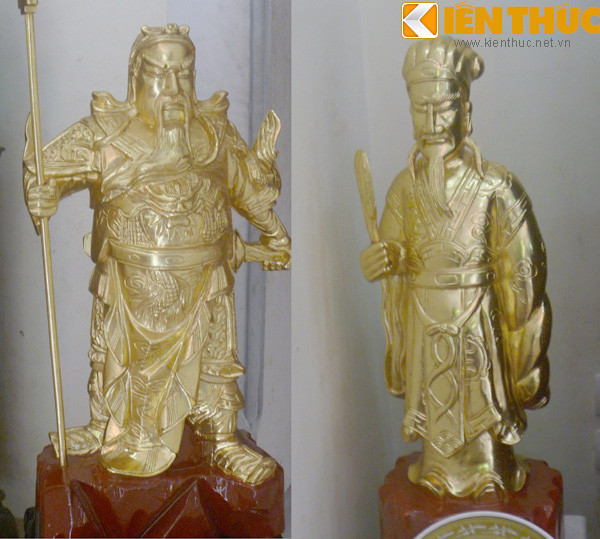 Hầu hết các pho tượng Phật, hoành phi câu đối lấp lánh ánh vàng bạc ở các di tích lịch sử, đình, chùa, miếu mạo... của nước ta đều do bàn tay tài hoa của những nghệ nhân làng nghề Kiêu Kỵ tạo nên. Dù trải qua một thời gian dài những thờ cúng dát vàng này vẫn bền đẹp.