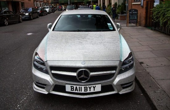Cô Daria Radionova đã thu hút sự chú ý của giới truyền thông bằng xế cưng Mercedes của mình, chiếc xe được đính 1 triệu tinh thể pha lê Swarovsk.