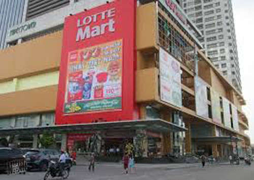 Siêu thị Lotte Mart tại tòa nhà Mipec (Tây Sơn) cũng chưa thấy không khí náo nhiệt.