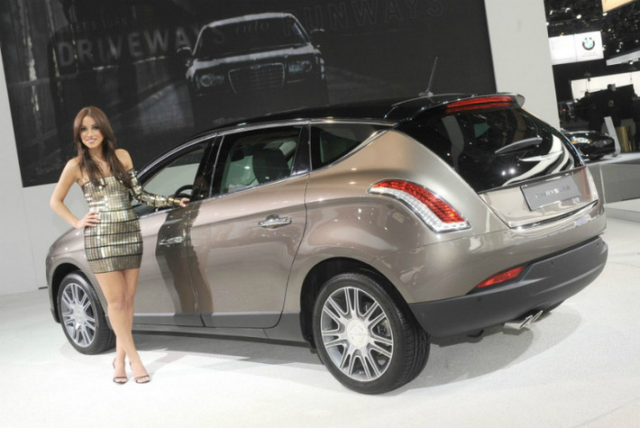 10. Fiat Chrysler (chi phí quảng cáo: 1,97 tỷ USD). Mới đây, các cổ đông của hãng xe Fiat, Italy, đã chính thức thông qua việc sáp nhập Fiat với nhà sản xuất xe hơi Chrysler của Mỹ nhằm tạo ra hãng sản xuất xe hơi Fiat Chrysler Automobiles (FCA). Trong tổng số 1,97 tỷ USD đầu tư cho quảng cáo, công ty đã dành 900 triệu cho các quảng cáo trên truyền hình.