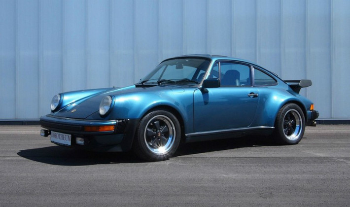 Ông thích sưu tập những chiếc ô tô của hãng Porsche như Porsche 911 Carrera, Porsche 930, Porsche 959 Coupe.