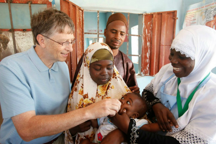 Tính đến năm 2007, tổ chức từ thiện Bill and Melinda Gates của ông đã dành 28 tỷ USD để làm công tác từ thiện. Mục đích chính của tổ chức này là chấm dứt nạn nghèo đói trên thế giới, thúc đẩy công nghệ và cải thiện hệ thống giáo dục Mỹ.