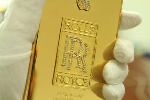 Chi phí cho một chiếc Iphone 6 Plus đúc Logo Rolls - Royce như thế này có giá hơn 200 triệu đồng.