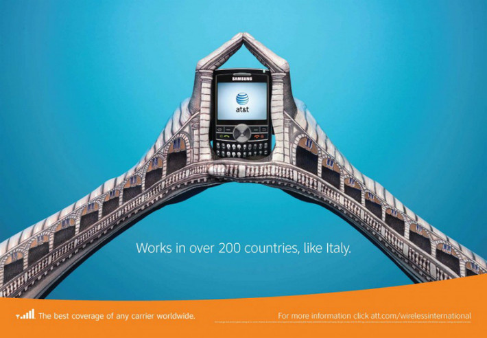 2. AT & T (chi phí quảng cáo: 2,91 tỷ USD). So với năm 2012, ngân sách cho quảng cáo của thương hiệu đứng đầu về thông tin liên lạc tại Mỹ AT & T đã tăng 12,3%. Trong đó, quảng cáo trực tuyến chiếm khoảng 245 triệu USD.