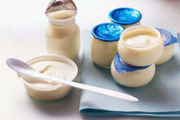 Nếu không hạp sữa, bạn có thể thay thế bằng đậu nành hoặc các sản phẩm khác chứa nhiều canxi, magiê, và vitamin D - ba khoáng chất tối ưu quan trọng để xây dựng và bảo vệ xương tốt nhất.