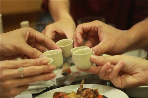 Về Mỹ Tho, ông Hiệp thuê nhà trọ ở xã Đạo Thạnh. Vì ông Hiệp quá mê uống rượu, gây ồn ào khi say làm ảnh hưởng hàng xóm nên nửa năm nay chủ nhà trọ không cho thuê phòng. Được ông Dân thương tình cho cất chòi tá túc, ông Hiệp tiếp tục nhậu thâu đêm suốt sáng. Ngày 27/10, "ma men" này cùng bạn bè đọ tửu lượng nhiều giờ rồi gục chết khi đi vệ sinh.