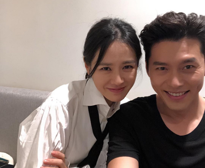 Dẫu vậy, hai nghệ sĩ vẫn khẳng định họ chỉ là bạn bè. Theo Dispatch, Son Ye Jin và Hyun Bin bắt đầu tìm hiểu từ tháng 3/2020. Đó là lý do, nam diễn viên phủ nhận việc có quan hệ tình ái với Son Ye Jin hồi tháng 2. Một trợ lý chia sẻ: "Họ quay hai bộ phim với nhau, bắt đầu có cảm xúc với đối phương nhưng khá thận trọng khi hẹn hò".