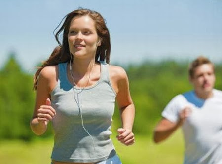 Gia nhập một nhóm giảm cân để được hỗ trợ. Những chuyên gia sức khỏe cho rằng, muốn giảm cân thành công, bạn nên gia nhập một nhóm giảm cân để hành trình giảm cân của bạn đúng cách và rút ngắn hơn. Bạn có thể được những người bạn cùng hội khuyến khích đi xe đạp, hay như các cuộc gặp mặt chia sẻ về giảm cân giữa các thành viên... Như thế, bạn sẽ có thêm quyết tâm và động lực để giảm cân bằng được.