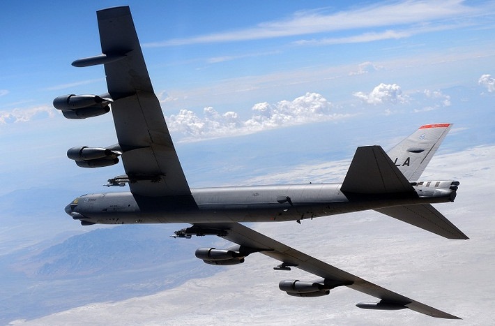 B-52 được xem là một trong những mẫu máy bay ném bom thành công nhất thế giới, khi nó vừa có thể đảm nhiệm các phi vụ ném bom thông thường cho đến việc răn đe bằng vũ khí hạt nhân. Đây cũng là mẫu máy bay ném bom có thời gian sử dụng lâu nhất trong Quân đội Mỹ, và trong tương lai gần Mỹ khó lòng kiếm được một mẫu máy bay ném bom nào khác có thể thay thế cho B-52.