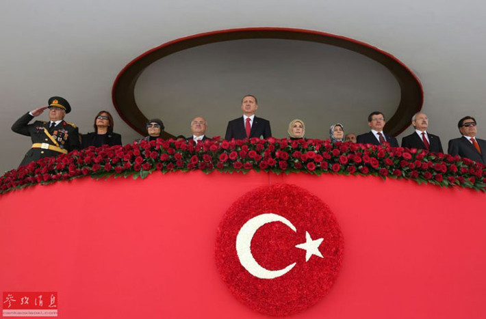 Tham dự buổi lễ có Tổng thống Thổ Nhĩ Kỳ Recep Tayyip Erdogan, Thủ tướng Ahmet Davutoglu.