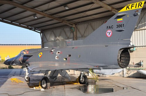 Kfir được trang bị động cơ J-79-J1E do hãng General Electric thiết kế và IAI Bedek (Israel) mua giấy phép sản xuất. Động cơ này cho phép Kfir đạt tốc độ cực đại 2.440km/h, tầm bay 770km, tốc độ leo cao 233,3m/s.
