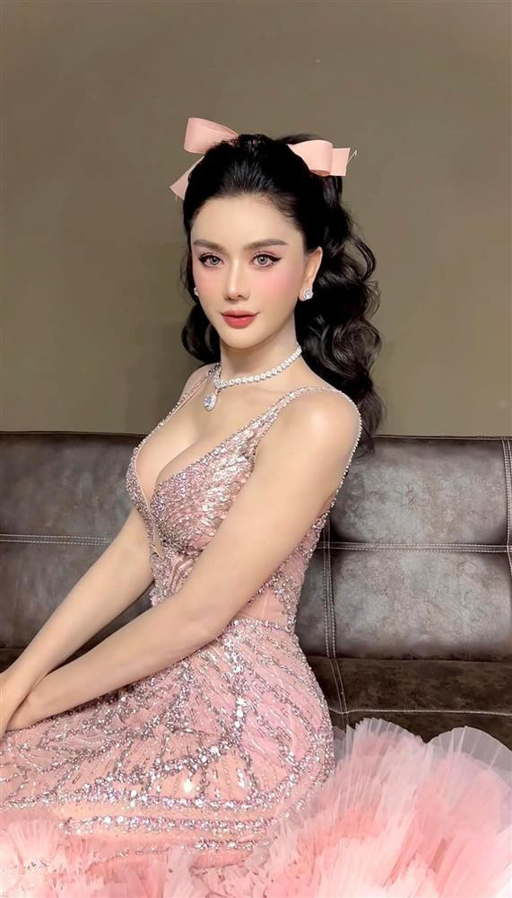 ột số hình ảnh hậu trường khác của "công chúa chuyển giới".
