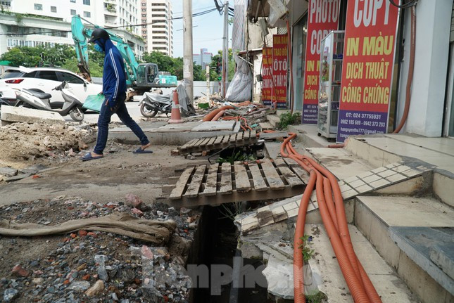 Công trường vẫn ngổn ngang tại thời điểm ngày 8/6 theo ghi nhận của báo Tiền Phong.
