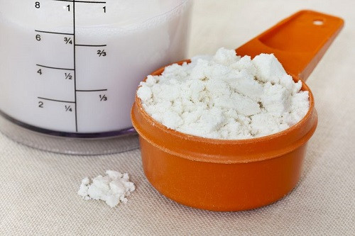 Một ly sữa đã gạn kem giúp bổ sung nhiều canxi cho bạn và nó có chứa 86 calo, không có chất béo, 5mg cholesterol, 128mg natri, 12g carbohydrates, 8g protein, 23% đơn vị vitamin A, 50% đơn vị canxi, 4% đơn vị vitamin C, và 1% đơn vị sắt. Lời khuyên là hãy uống một ly sữa đã gạn kem trong bữa ăn sáng, trưa, hoặc bữa ăn tối.