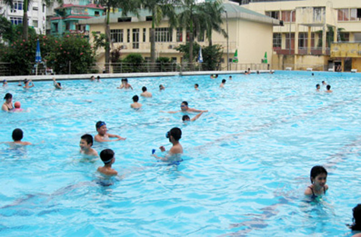Việc đi tiểu trong hồ cần tránh tuyệt đối bởi nó sẽ ảnh hưởng trực tiếp đến bạn và những người khác trong cộng đồng.