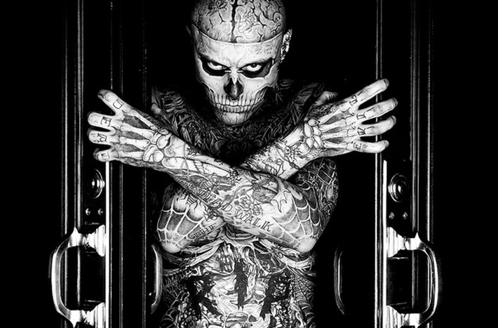 Anh biến vẻ bề ngoài thành một zombie vì tin rằng “sự sống có thể tồn tại trong cái chết”.