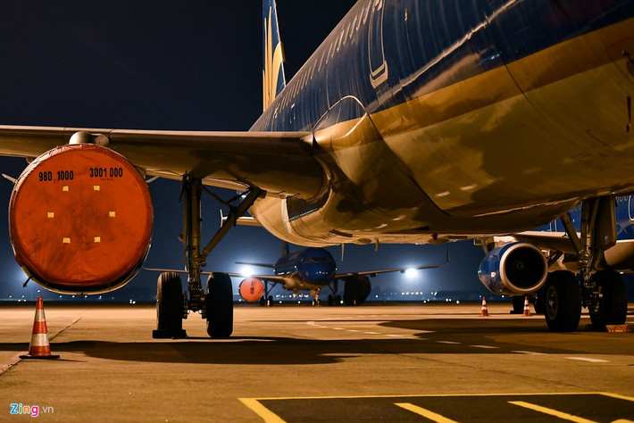 Trong tháng 3, Vietnam Airlines chỉ khai thác 7.244 chuyến bay, giảm 32% so với cùng kỳ 2019 và giảm 39,8% so với tháng 2. Tác động của dịch tới Vietjet Air cũng mạnh không kém khi trong tháng 3 hãng chỉ khai thác 7.556 chuyến bay, giảm 39,3% so với cùng kỳ và giảm 40,3% so với tháng 2. Bamboo Airways cũng ghi nhận số lượng chuyến bay thực hiện trong tháng 3 chỉ đạt 3.271 chuyến, giảm 21,2% so với tháng 2.