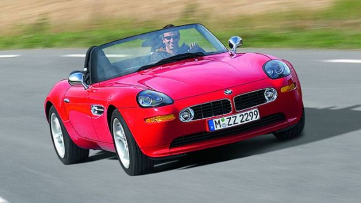 Hai năm sau Z07, BMW tiếp tục tung ra mẫu Z08. Chiếc xe thừa kế nhiều từ Z07, nhưng mang nhiều đường nét hiện đại hơn.