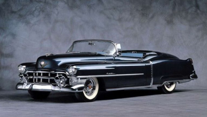 Chiếc Cadillac Eldorado với động cơ V-8 5,4 lít là một sản phẩm của hãng GM sau Chiến tranh thế giới thứ hai.