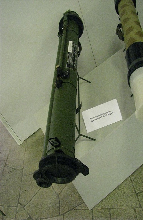 Tuy nhiên mục đích chính khi Nga chế tạo RPG-30 là để công phá hệ thống phòng vệ trên xe tăng Merkava của Israel - thiết kế được mệnh danh là không thể phá hủy. RPG-30 mang hai quả đạn rocket: đạn chính cỡ 105mm và quả đạn phụ. Quả đạn phụ được bắn ra từ nòng nhỏ gắn trên nòng chính có tác dụng kích hoạt hệ thống phòng vệ chủ động của xe tăng địch. Bay sau là quả đạn chính cỡ 105mm sẽ xuyên thủng vào giáp xe.