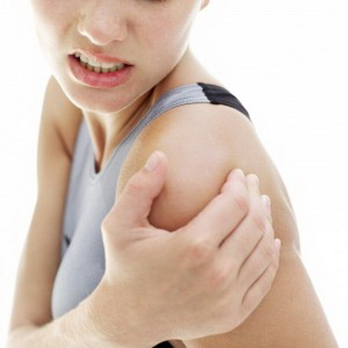 Loãng xương. Thiếu dinh dưỡng và chất béo khiến sự bài tiết estrogen trong cơ thể giảm, ảnh hưởng đến sự kết hợp của canxi và xương dẫn đến tình trạng loãng xương.