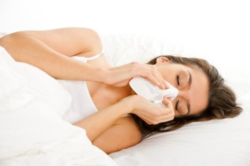 Nhiễm liên khuẩn cầu nhóm B. Khi bị nhiễm liên khuẩn cầu nhóm B, trẻ có thể bị viêm phổi, viêm màng não, nhiễm khuẩn huyết, viêm rộp da hoăc viêm xương khớp. Nếu được điều trị, 50% trẻ bị nhiễm khuẩn có thể hết.