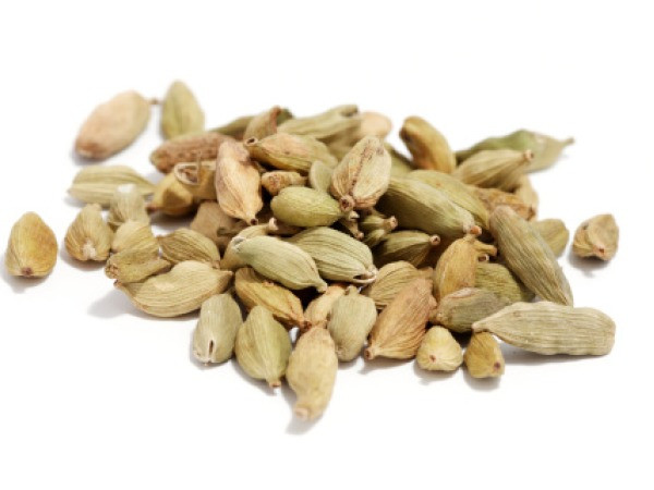 Cardamom : Đây là một loại thảo mộc nhiệt làm tăng sự trao đổi chất và giúp cơ thể chất béo đốt cháy. Cardamom được xem là một công cụ hỗ trợ tiêu hóa tốt nhất và được tin là để làm dịu hệ thống tiêu hóa và giúp quá trình các loại thực phẩm khác của cơ thể hiệu quả hơn.