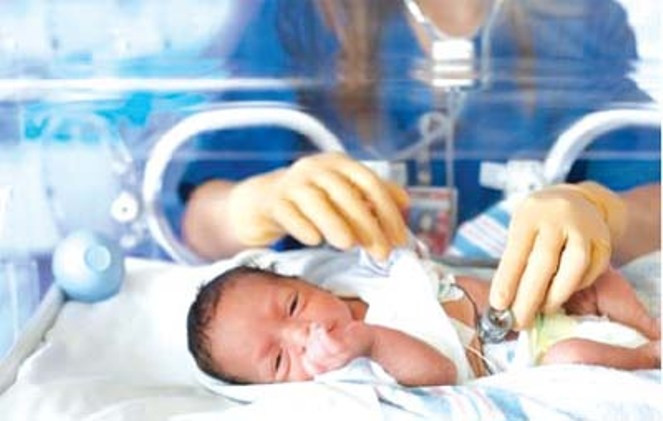 Tùy thuộc vào mức độ bệnh, bác sĩ sẽ có chỉ định sử dụng kháng sinh hợp lý; bổ sung nước điện giải bằng dung dịch osezol hoặc truyền tĩnh mạch dung dịch ringer lactat; các biện pháp điều trị chuyên biệt như đặt ống thông mũi - dạ dày, ống thông hậu môn... có thể phải phẫu thuật trong các trường hợp cần thiết.