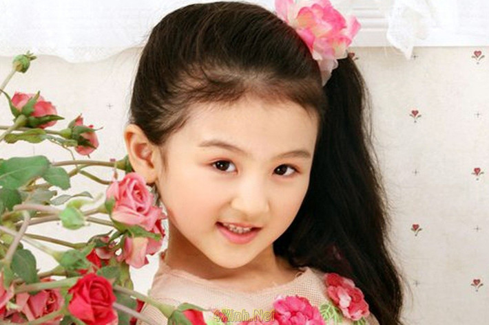 Con gái có rất nhiều ý kiến. Con gái thường có rất nhiều ý kiến. Trong khi con trai suy nghĩ đơn giản hơn thì một cô con gái sẽ có ý kiến với hầu như bất cứ điều gì bạn yêu cầu. Đây là một điều hết sức bình thường và tự nhiên của phái nữ. Công việc của các mẹ là dạy cho con cách chia sẻ ý kiến của mình với sự khéo léo và quan tâm đến cảm nhận của người khác.