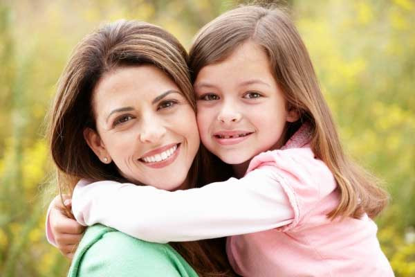 Sự gắn kết vô hình giữa mẹ và con gái. Sợi dây gắn kết giữa mẹ và con gái luôn tồn tại một cách rất đặc biệt. Đó là điều mà đôi lúc bạn không thể lý giải được nhưng lại luôn luôn cảm nhận được.