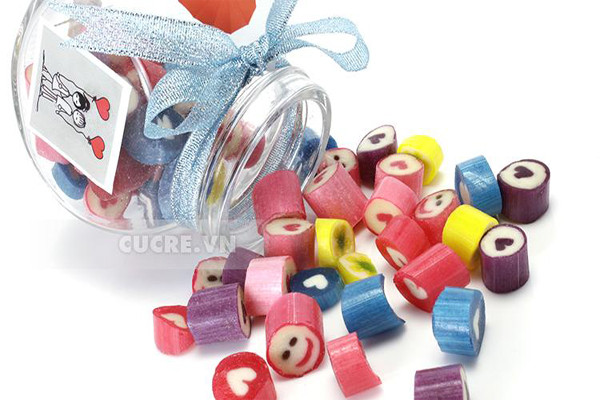 Kẹo. Có hàm lượng đường cực cao. Lượng đường đi vào cơ thể giải phóng insulin và các chất axit amin trong não gây buồn ngủ cho bạn. Sau bữa ăn trưa, bạn nên bỏ qua kẹo và bánh ngọt. Hãy chờ đợi đến thời điểm thích hợp để thưởng thức nó.