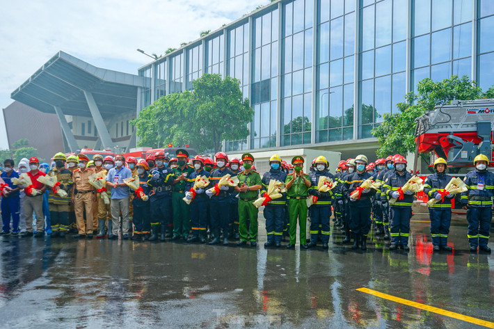Với sự phối hợp từ nhiều đơn vị, sau 40 phút đám cháy đã được khống chế, đồng thời không để xảy ra trường hợp thương vong nào cho người dân, nhân viên và chiến sỹ làm công tác chữa cháy và cứu nạn cứu hộ.