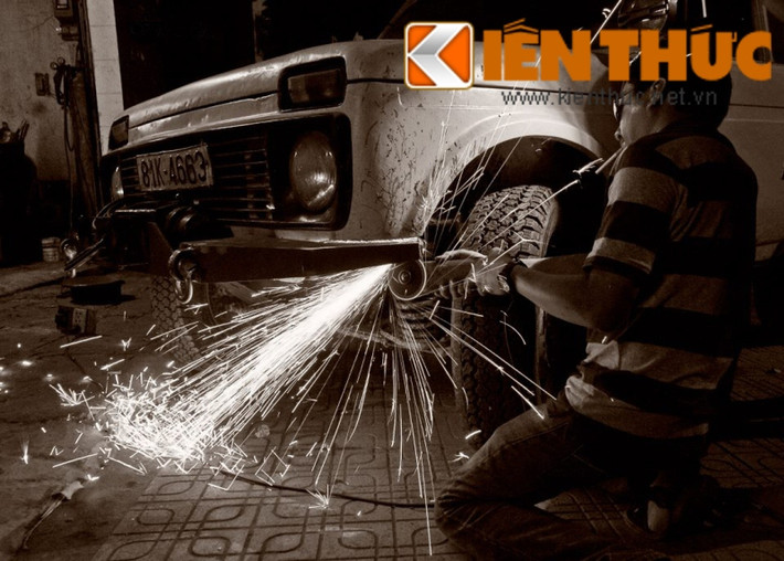 Không ít người Việt Nam đã đầu tư, nâng cấp Niva để có thể tham gia các giải đua offroad tại Việt Nam trong những năm gần đây, như giải Dambri Challenge, Việt Nam Adventure…