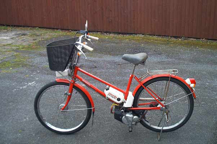 Hiện nay, giá một chiếc Honda People đã qua sử dụng và tình trạng còn tốt thường ở mức 700-1.000 USD (tương đương 14,8-21,2 triệu đồng). Ảnh: Một chiếc Honda People tại Châu Âu.