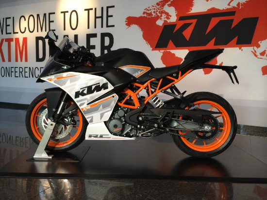 RC390 được độ lại từ bản Duke 390 tiêu chuẩn nhưng vẫn sở hữu động cơ, khung gầm, thiết lập hệ thống treo và cụm công cụ giống như mẫu xe nguyên bản.
