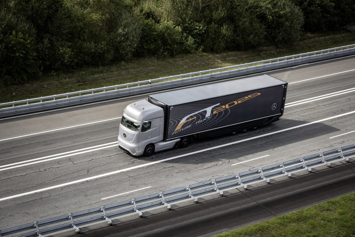Đại diện Mercedes tin rằng với những cải tiến tuyệt vời của Future Truck 2025, trong tương lai, những vụ tai nạn do sơ xuất của con người gây ra sẽ giảm đáng kể.