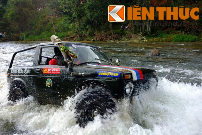 Với chiều dài nhỏ gọn và cơ động cùng hệ thống dẫn động 4x4, Niva thích hợp với mọi loại địa hình dù tệ hại đến mức nào. Đó cũng là lý do Niva được người tiêu dùng khắp thế giới ưa chuộng.