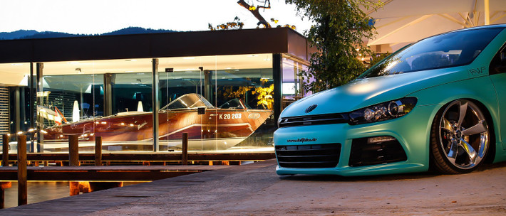 Scirocco R thuộc kiểu xe gầm thấp mang phong cách khá thể thao.