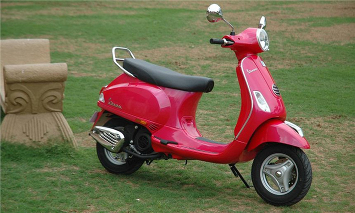 Theo chia sẻ từ phía Piaggio, phiên bản đặc biệt Vespa Elegante mới này được phát triển dựa trên nền tảng Vespa VX hay còn gọi với cái tên Vespa LX tại thị trường Việt Nam. Tuy nhiên, sẽ có nhiều chi tiết khác biệt, bắt mắt hơn trong kiểu dáng của xe.