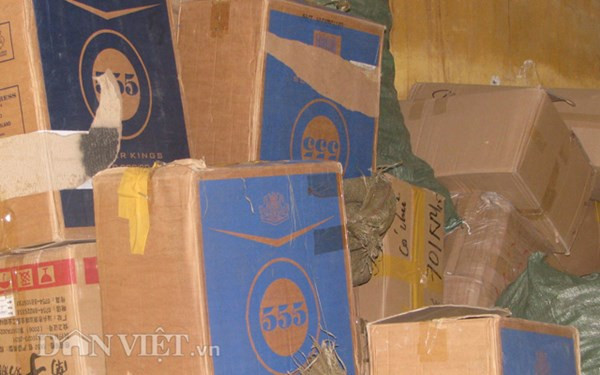 Lực lượng kiểm tra thống kê có 175 thùng thuốc lá ngoại, hiệu 555 (tương đương với 87.500 bao thuốc lá), trị giá ước đạt 2,6 tỷ đồng.