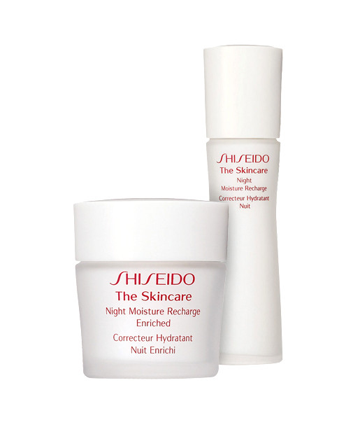 Kem dưỡng ẩm phục hồi của Shiseido. Công thức kem dưỡng ẩm mà Shiseido sở hữu luôn là công thức lý tưởng tuyệt đối dành cho bất cứ cô nàng nào đang sở hữu một làn da nhạy cảm. Chúng đơn thuần thấm hút hiệu quả mà không gây nhờn ẩm trên bề mặt da. Đặc biệt, các tín đồ của hãng mỹ phẩm này cũng rất thích mùi hương nhẹ nhàng và thành thần dưỡng ẩm tinh tế có trong sản phẩm. Đây là một sản phẩm dưỡng ẩm đơn thuần xuất sắc.
