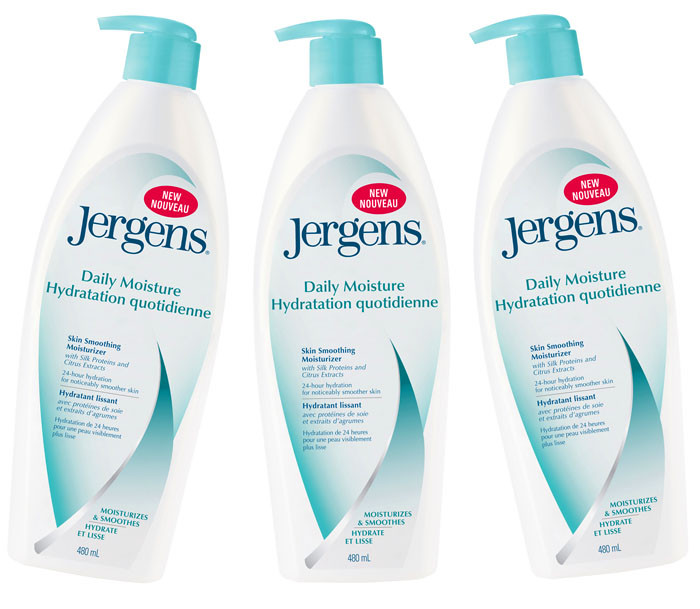 Kem dưỡng ẩm da khô Jergens Daily Moisture sử dụng hằng ngày trong mùa đông. Đây là dòng kem đã gây được ấn tượng mạnh với người dùng ngay từ khi ra mắt nhờ khả năng giữ ẩm và làm mềm da tới 24 giờ sau khi sử dụng. Không những thế, mặc dù chất kem của Jergens Daily Moisture khá đặc, nhưng lại không hề gây nhờn dính trên da như nhiều sản phẩm dưỡng ẩm khác trên thị trường.