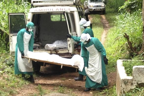 Một vài xác chết do nhiễm virus Ebola đang được đưa đi chôn cất hoặc hỏa táng.