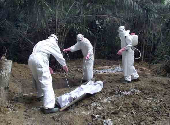 Người đi dự tang lễ tiếp xúc trực tiếp với thi thể người chết do nhiễm virus Ebola.
