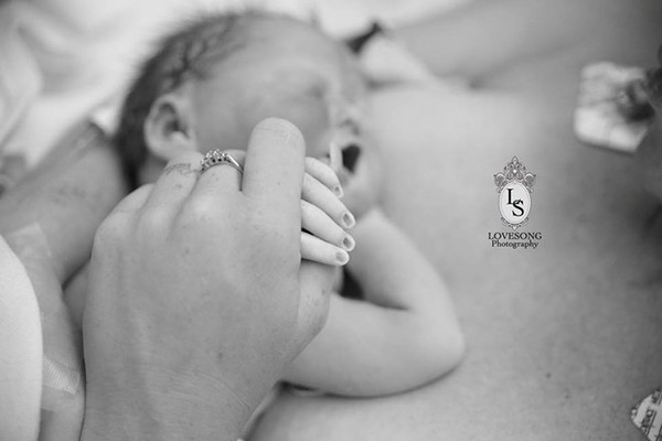 "Tôi tự hào về con, và tôi muốn khoe với mọi người về điều đó, muốn mọi ký ức về con luôn còn mãi", cô Emily chia sẻ.