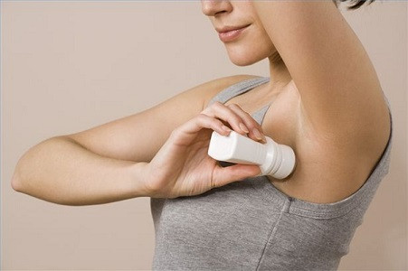 Do vậy, việc chúng ta dùng các chất ức chế tiết mồ hôi trên cơ thể đồng nghĩa với việc chúng ta đang ngăn chặn cơ thể thải độc hóa chất, nguy cơ mắc bệnh nan y của chúng ta sẽ tăng lên đáng kể.