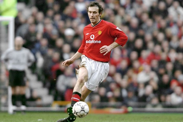 Trong thời kì đỉnh cao của mình, Laurent Blanc đã được MU mua về từ Inter Milan mùa hè 2000. Nhưng những màn trình diễn của Blanc không thuyết phục được BHL MU nên cầu thủ này đã phải khăn gói ra đi ngay sau mùa giải đầu tiên.