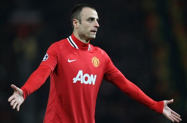 MU đã bỏ ra số tiền khủng là 30,75 triệu bảng để chiêu mộ Dimitar Berbatov từ Tottenham. Nhưng Berbatov không hợp với sơ đồ chiến thuật của Sir Alex Ferguson nên năm 2011 đã phải khăn gói ra đi.