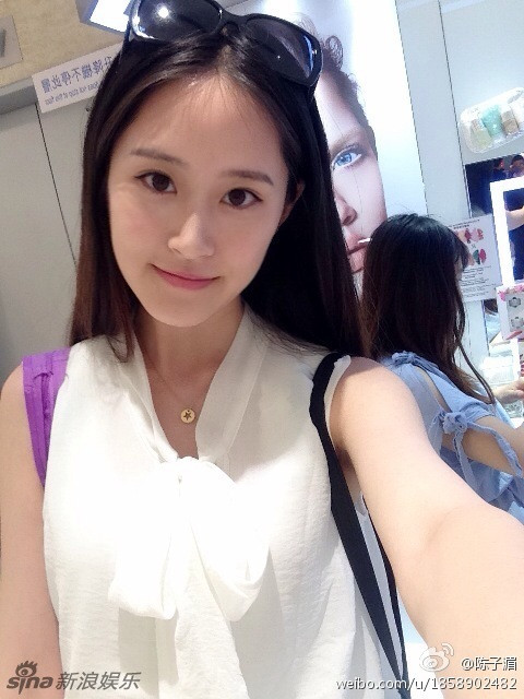 Cùng xem một số hình ảnh khác về cô nàng sinh viên đang gây chú ý trên các trang mạng Trung Quốc.
